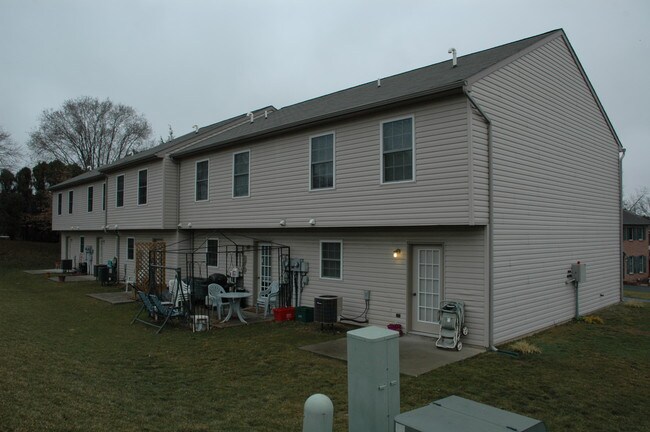 10 Diamond Spring Cir in Akron, PA - Building Photo - Building Photo