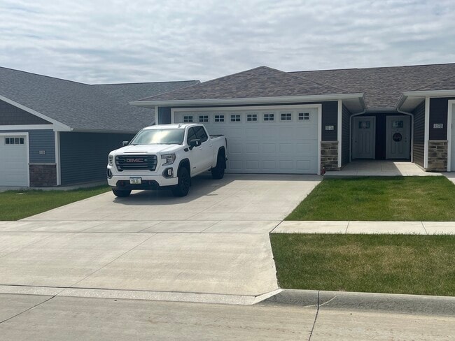 317 Post Oak Dr in Cedar Falls, IA - Building Photo - Building Photo