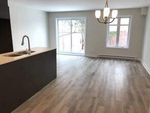 10900 Des Laurentides Av in Montreal Nord, QC - Building Photo - Building Photo