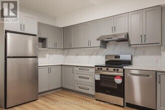 459 Palmerston Blvd in Toronto, ON - Building Photo - Building Photo