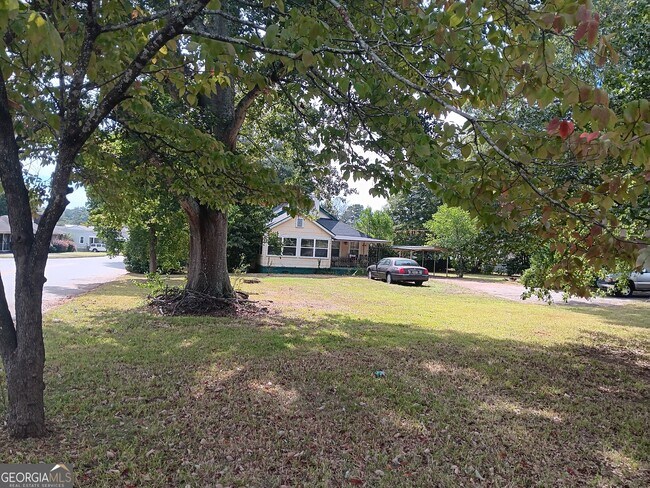 406 Brookwood Dr in Thomaston, GA - Building Photo - Building Photo