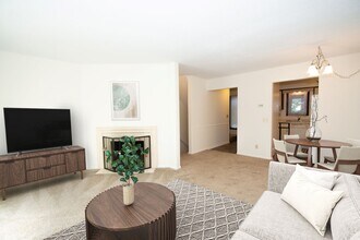 Villa Capri in St. Louis Park, MN - Foto de edificio - Building Photo