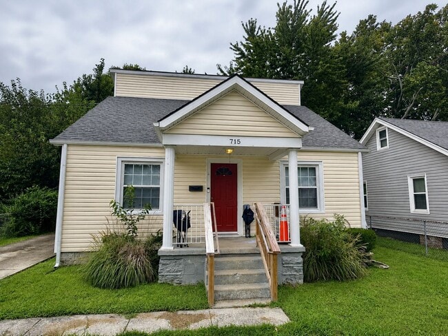 property at 715 Golfview Dr