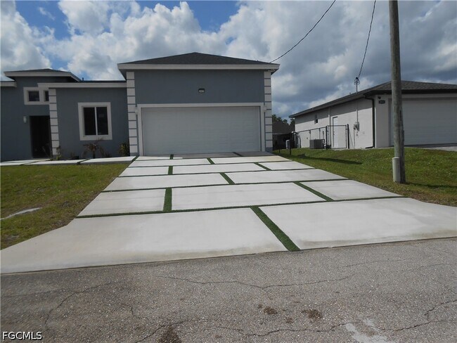 2809 55th St W in Lehigh Acres, FL - Building Photo - Building Photo