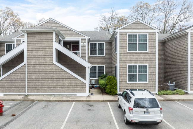 Forest Pond Condominiums in Warwick, RI - Building Photo - Building Photo