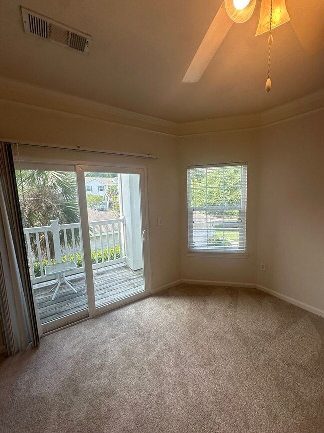 1300 Park W Blvd in Mount Pleasant, SC - Foto de edificio - Building Photo