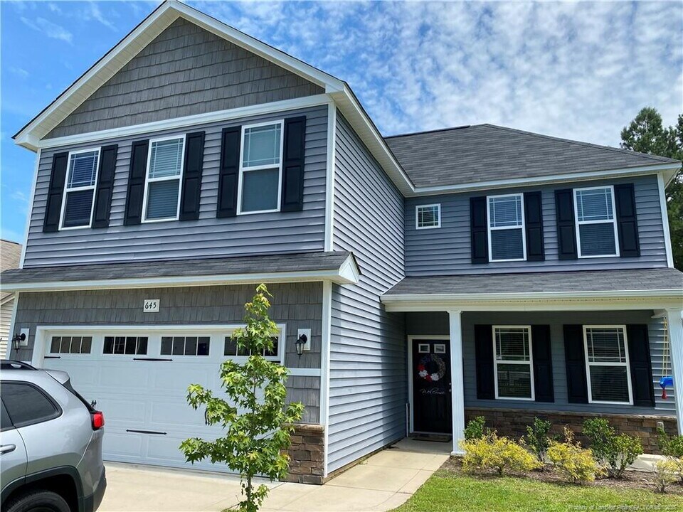 645 Roanoke Dr in Raeford, NC - Building Photo