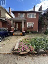 183 St Clair Ave E in Toronto, ON - Building Photo