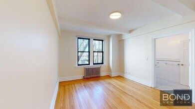 210 E 68th St in New York, NY - Building Photo - Building Photo