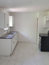 1825 Southstone Ln in Irving, TX - Foto de edificio - Building Photo