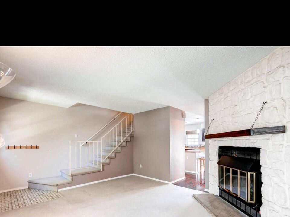 1599 S Ivory Cir in Aurora, CO - Building Photo