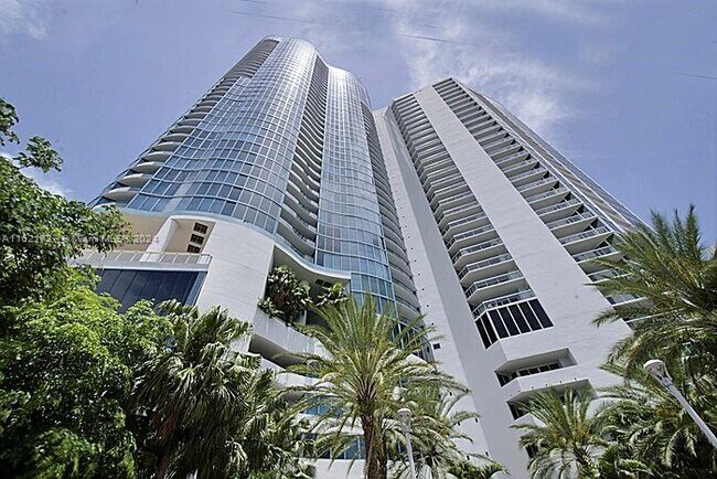 333 Las Olas Way, Unit 2501 in Fort Lauderdale, FL - Building Photo - Building Photo