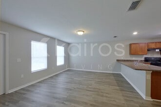 315 NE 25th Terrace in Cape Coral, FL - Foto de edificio - Building Photo