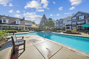 The Villages at Canterfield in West Dundee, IL - Building Photo