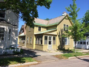 95 Rose St, Unit Upstairs (#2) in Burlington, VT - Building Photo - Building Photo