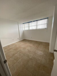 10801 SW 109th Ct, Unit D412 in Miami, FL - Building Photo - Building Photo