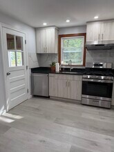 28 Entrance Rd in Milford, CT - Building Photo - Building Photo
