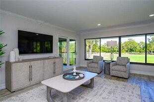 522 Wildwood Ln in Naples, FL - Building Photo