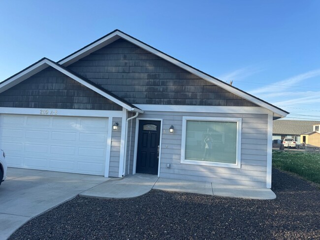 property at 209 E Park St