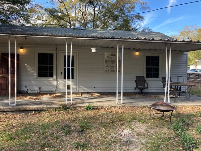 106 Thomas St in Aiken, SC - Foto de edificio - Building Photo