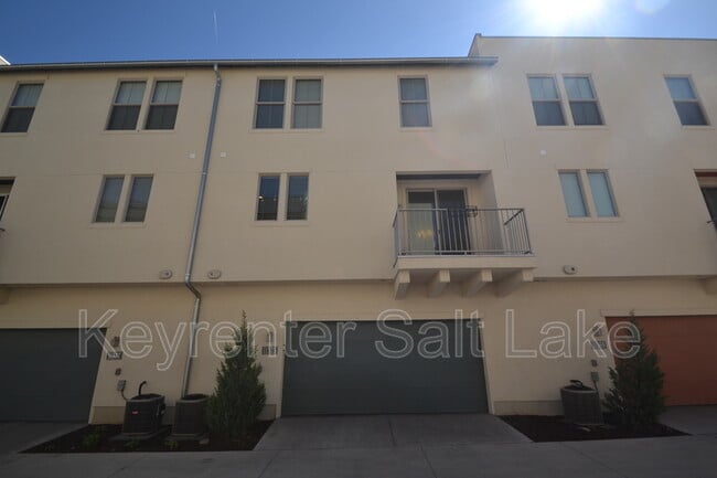 property at 11373 S Oakmond Rd