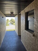 2395 Harbor Blvd, Unit 205 in Port Charlotte, FL - Foto de edificio - Building Photo