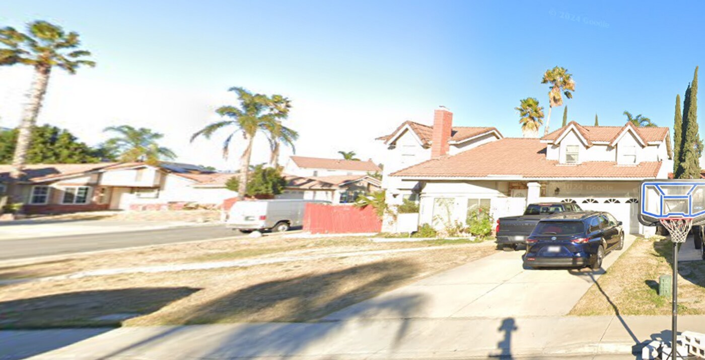 11577 Driftwood Dr in Fontana, CA - Building Photo