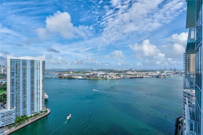 900 Brickell Key Blvd, Unit 3002 in Miami, FL - Building Photo - Building Photo