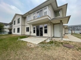 4405-44037 37 St in Stony Plain, AB - Building Photo