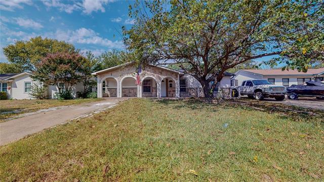 114 Tarrant Dr in Euless, TX - Building Photo