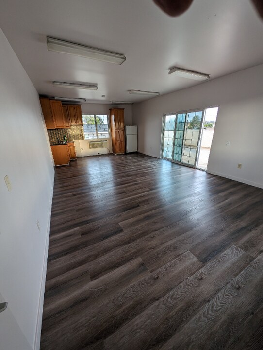 11316 Atlantic Ave in Lynwood, CA - Building Photo