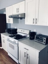 24 Mullen Ct in Newton, MA - Building Photo - Building Photo