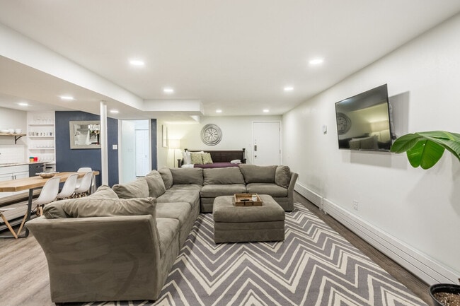 226 S Hoyne Ave, Unit SI ID1255620P in Chicago, IL - Foto de edificio - Building Photo