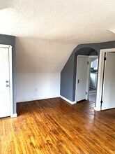 923 Walnut St, Unit 3 in Erie, PA - Foto de edificio - Building Photo