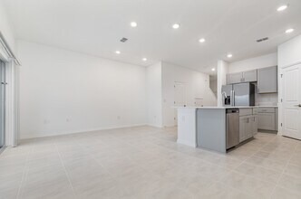 174 River Front Way in Edgewater, FL - Building Photo - Building Photo
