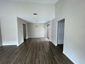1880 N Crystal Lake Dr in Lakeland, FL - Building Photo - Building Photo