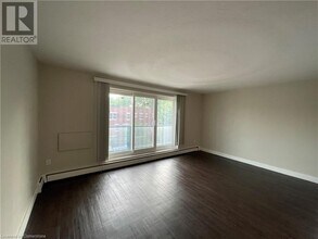 326 Hunter St E in Hamilton, ON - Building Photo - Building Photo