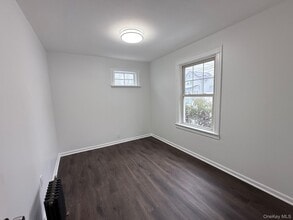 40 4th St in Valley Stream, NY - Building Photo - Building Photo