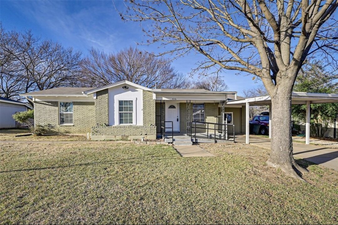 406 Hillcrest St in Mansfield, TX - Foto de edificio