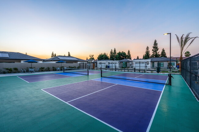 The Palms Luxury Condominiums in Fresno, CA - Foto de edificio - Building Photo