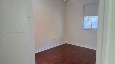 7633 NW 114th Path in Medley, FL - Building Photo - Building Photo