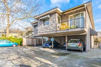 Whitman Apartments in Seattle, WA - Building Photo - Building Photo