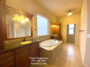1932 Lone Tree Ln in Las Cruces, NM - Building Photo - Building Photo