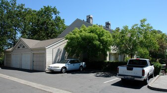 Oakcourt Apartments in Santa Rosa, CA - Building Photo