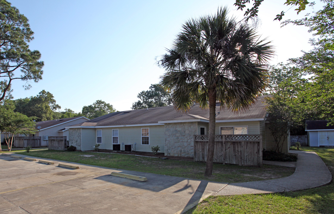 8320 Country Walk Dr in Pensacola, FL - Building Photo