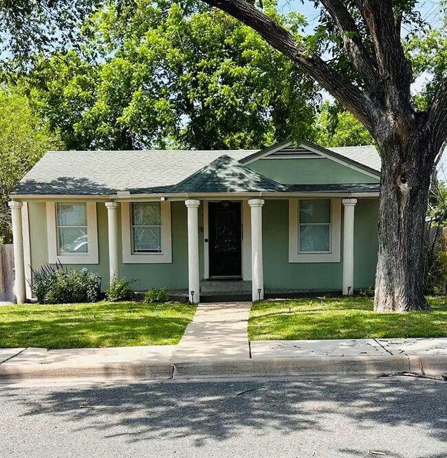 2952 Higgins St in Austin, TX - Foto de edificio - Building Photo