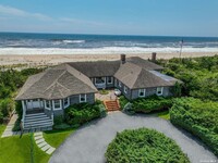 210 Dune Rd in Quogue, NY - Foto de edificio - Building Photo