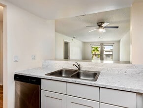 1029 Regency Dr, Unit 10 in Melbourne, FL - Building Photo - Building Photo