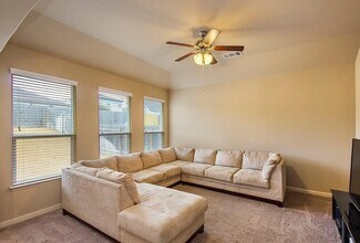 207 Yukon Cove in Hutto, TX - Foto de edificio - Building Photo