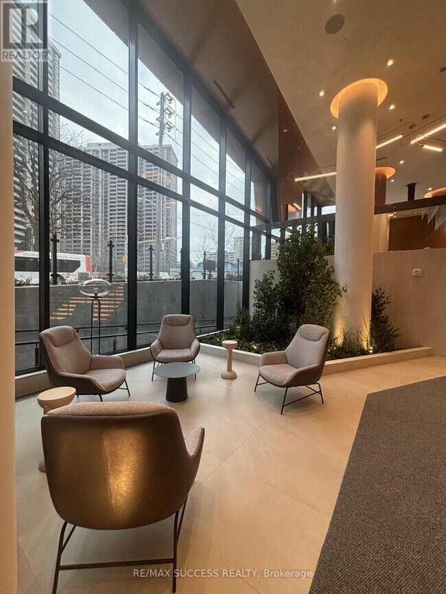 60 Central Park Roadway in Toronto, ON - Building Photo - Building Photo